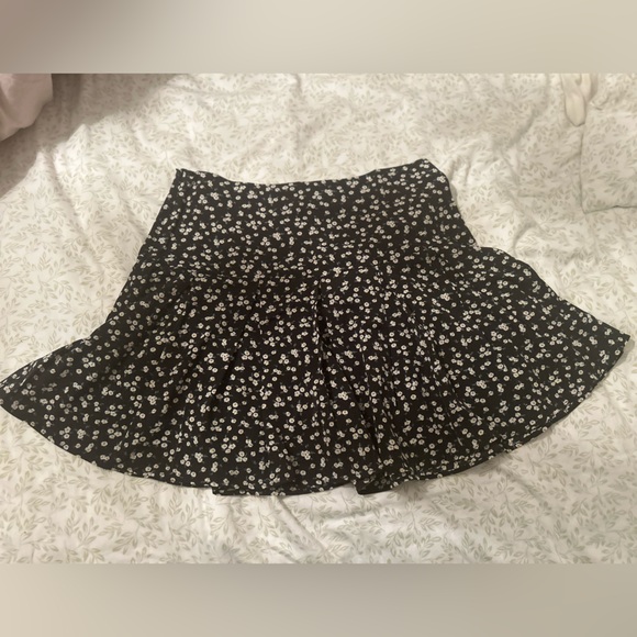 BRAND NEW. NEVER WORN black skirt - Picture 2 of 3
